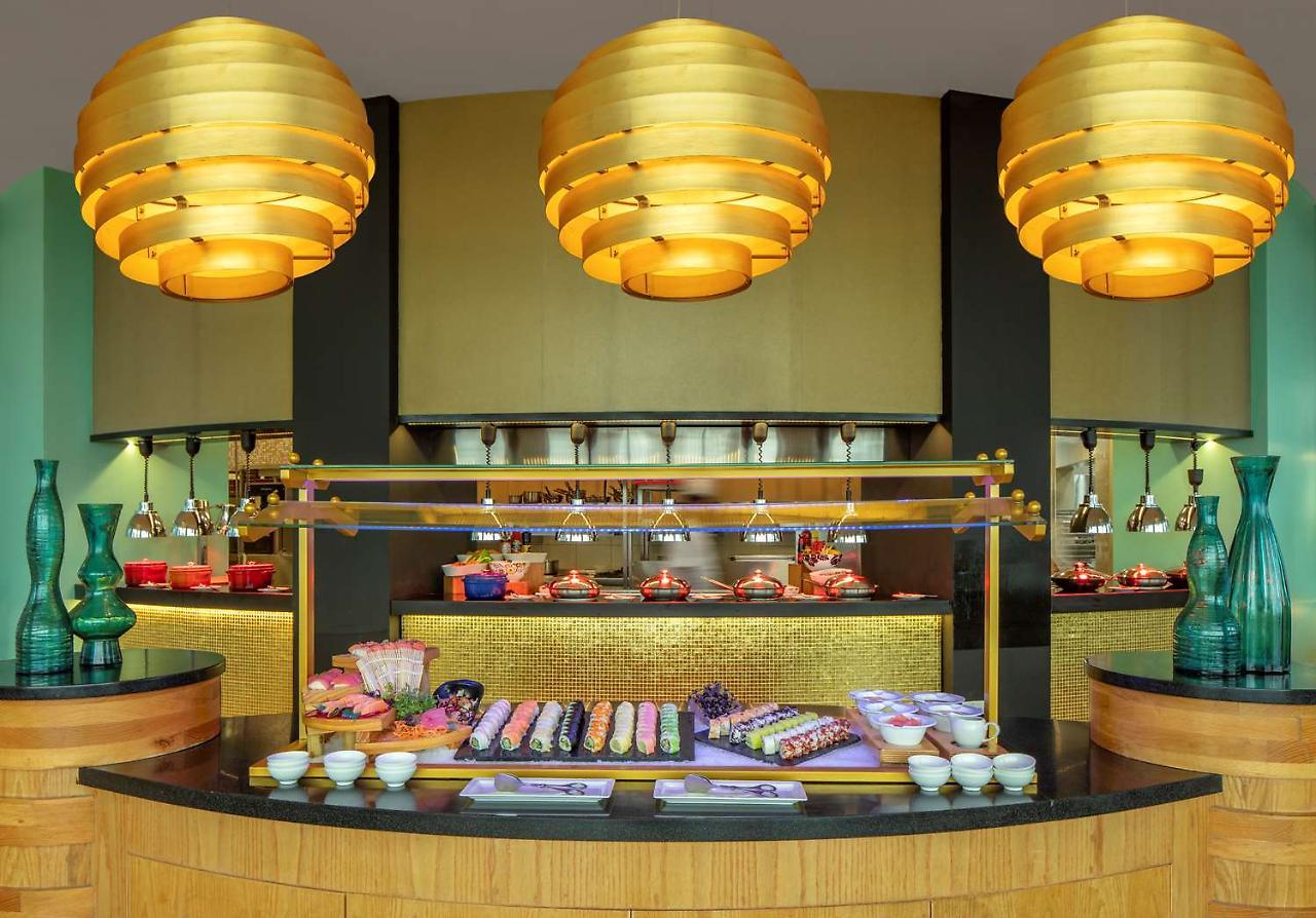 Symphony Style Hotel Kuwait Salmiya Exterior photo The buffet at the restaurant