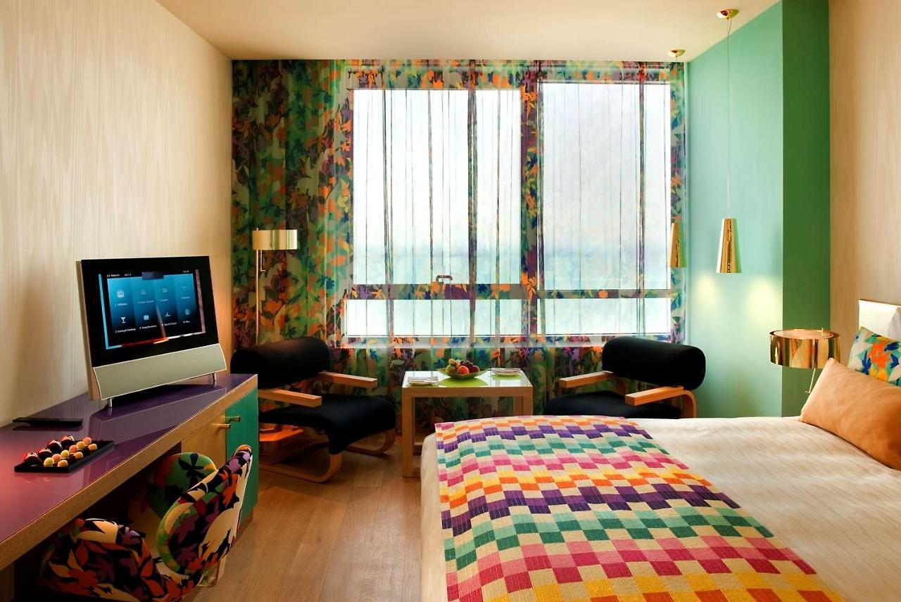 Symphony Style Hotel Kuwait Salmiya Exterior photo A room at the hotel
