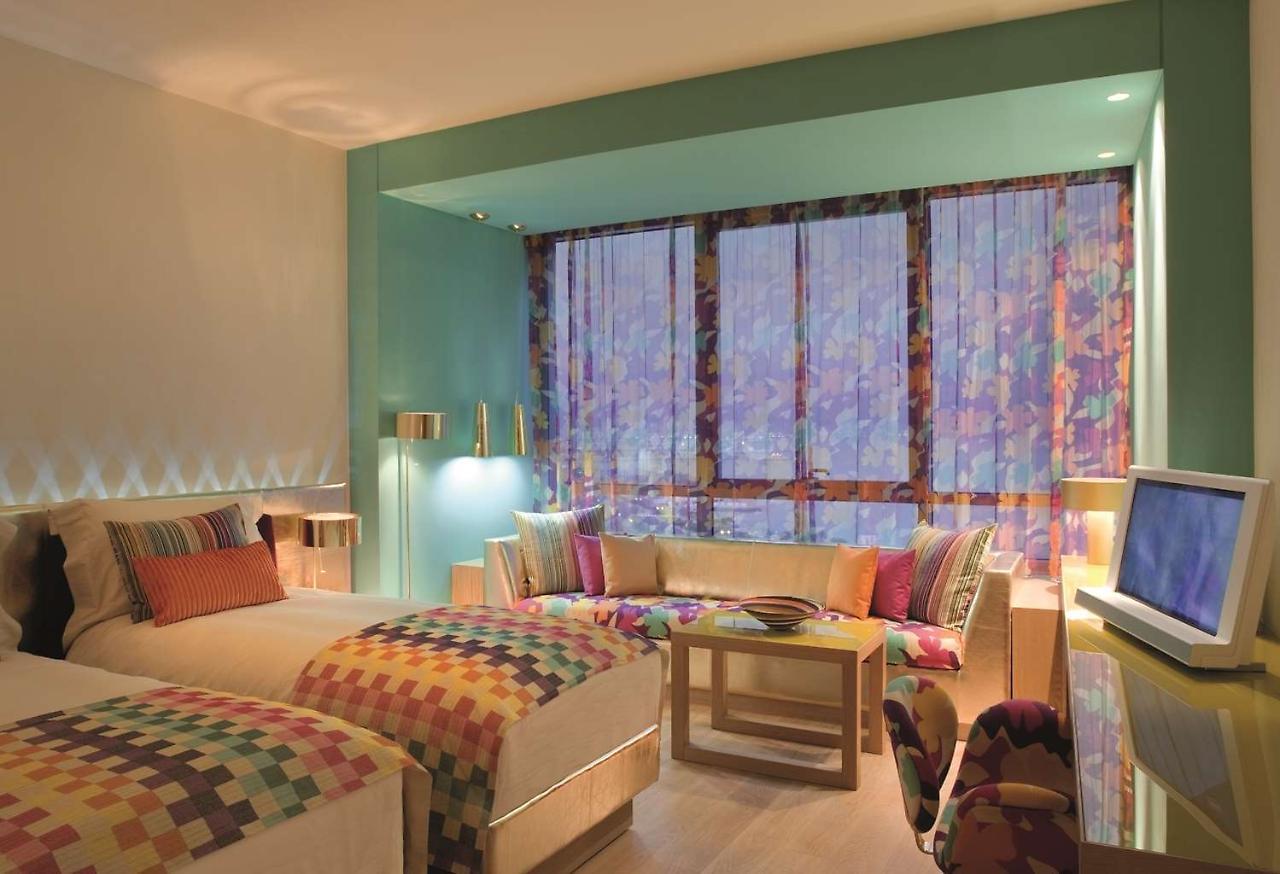 Symphony Style Hotel Kuwait Salmiya Exterior photo A room at the hotel