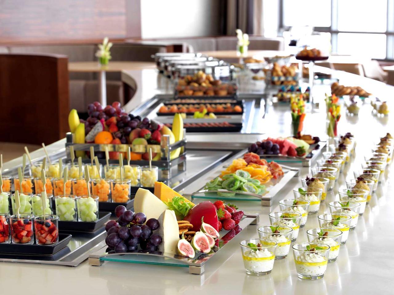 Symphony Style Hotel Kuwait Salmiya Exterior photo A buffet