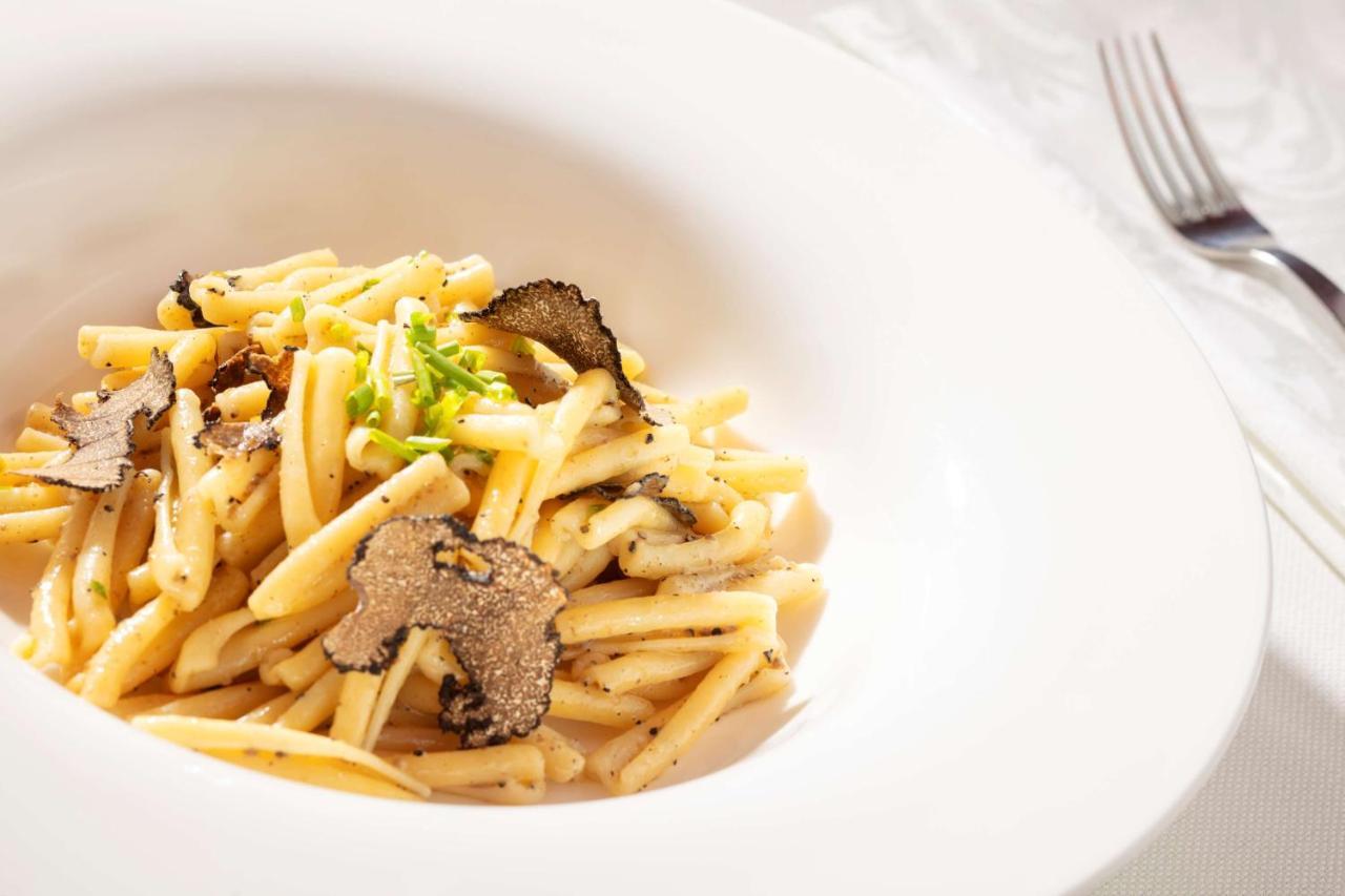 Symphony Style Hotel Kuwait Salmiya Exterior photo Tagliolini with black truffle