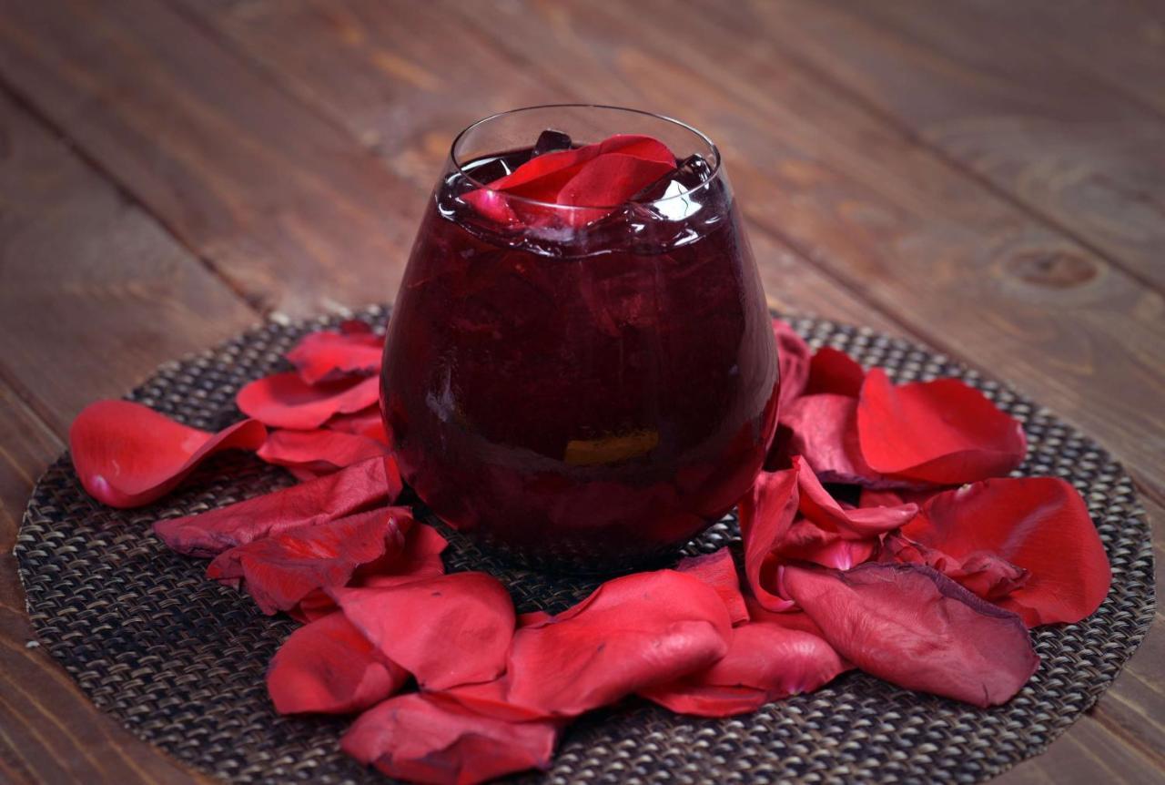 Symphony Style Hotel Kuwait Salmiya Exterior photo A glass of pomegranate juice